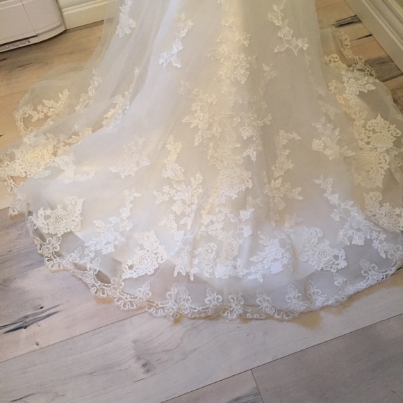 Maggie Sottero Wedding Dress🌻Host Pick🌻 - Picture 9 of 14